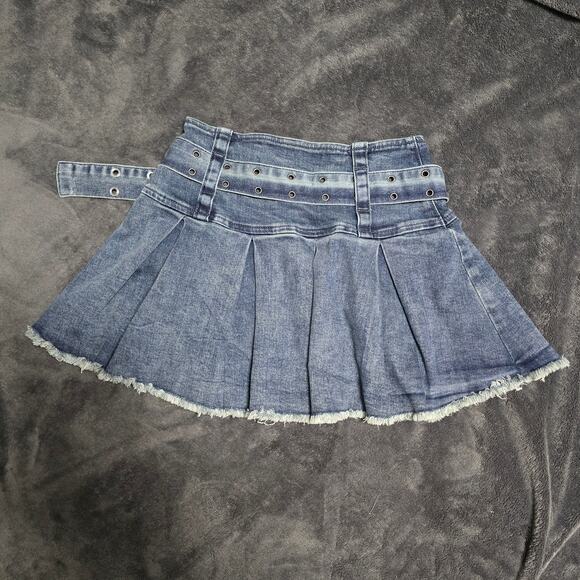 Dolls Kill Delia's Belted Denim Plated Mini Skirt, XS - Picture 2 of 4
